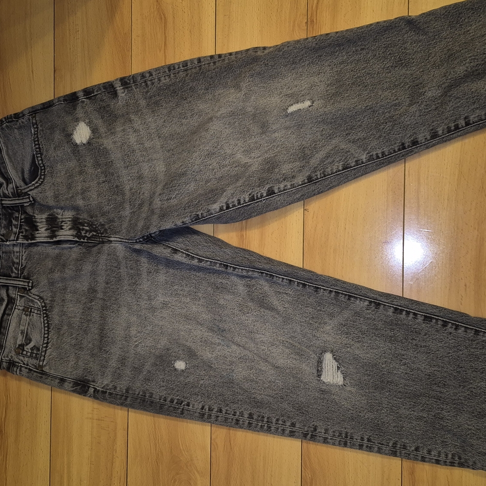 American Eagle Outfitters Gray Relaxed Jeans with Distressed Style